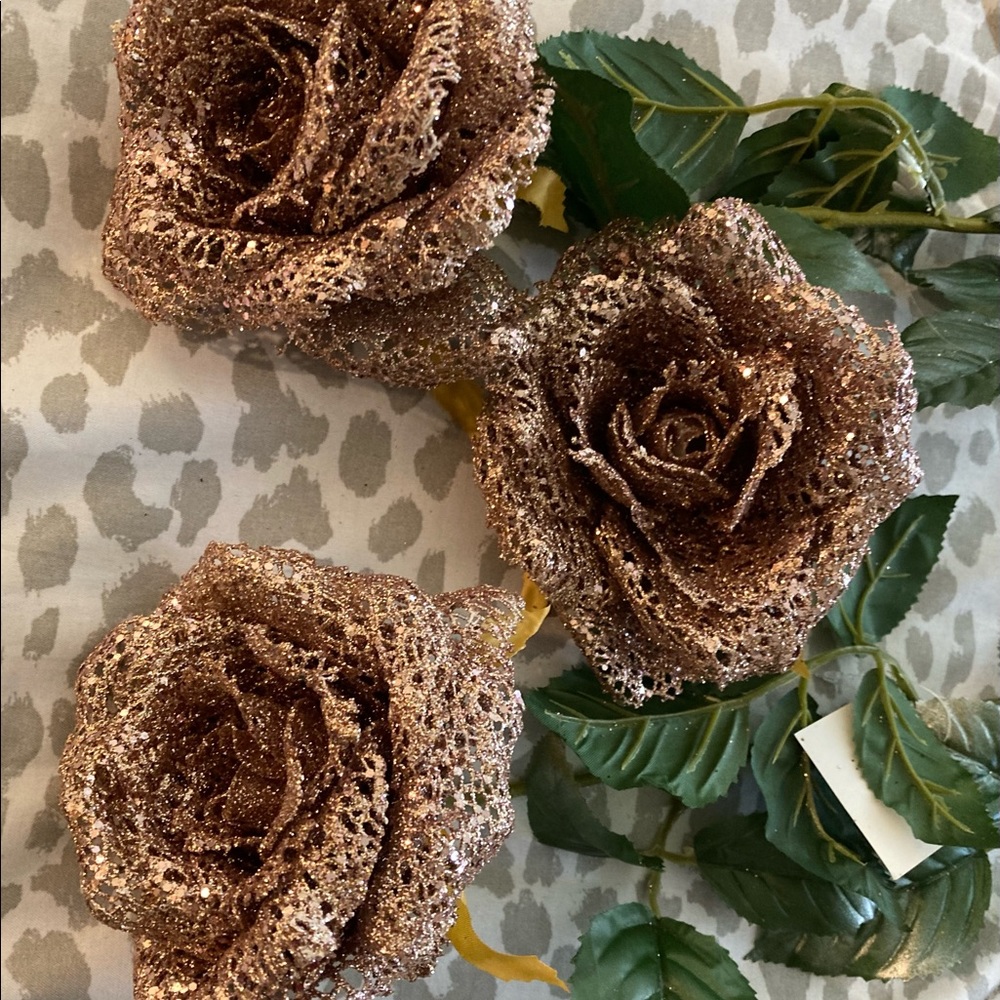 Metallic lace Roses - Picture 3 of 4